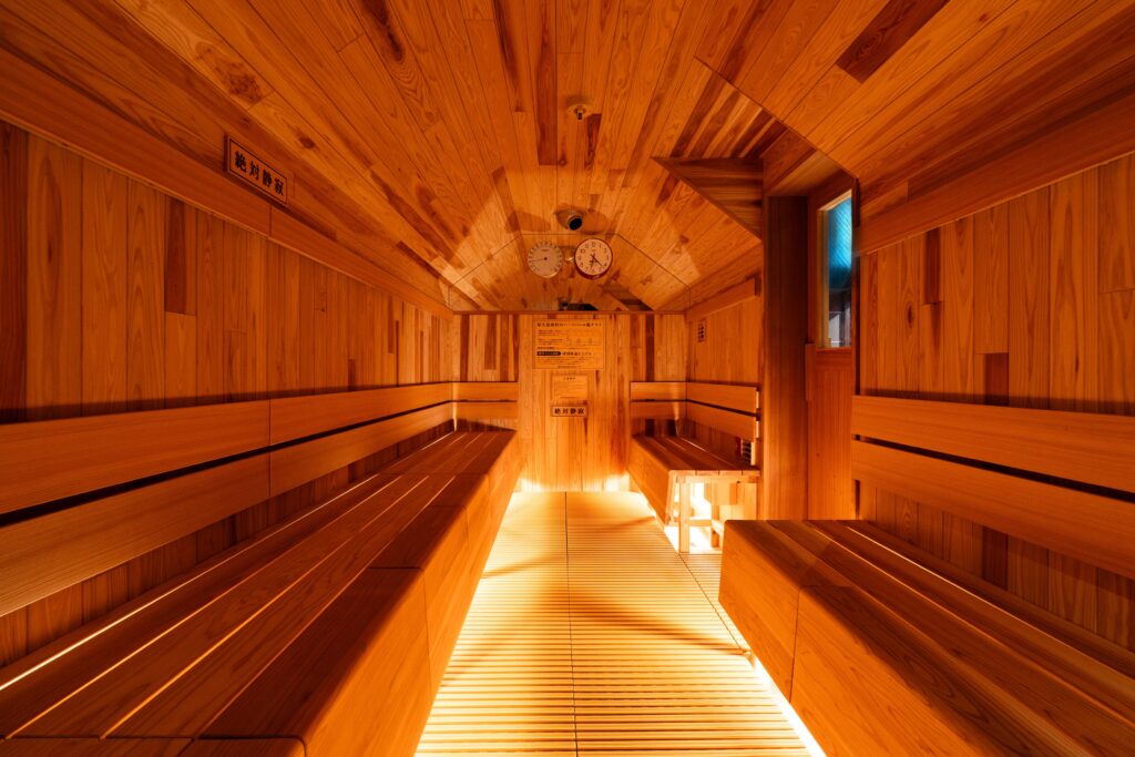 深部体温サウナ（屋久島地杉のハーフバレル風サウナ）