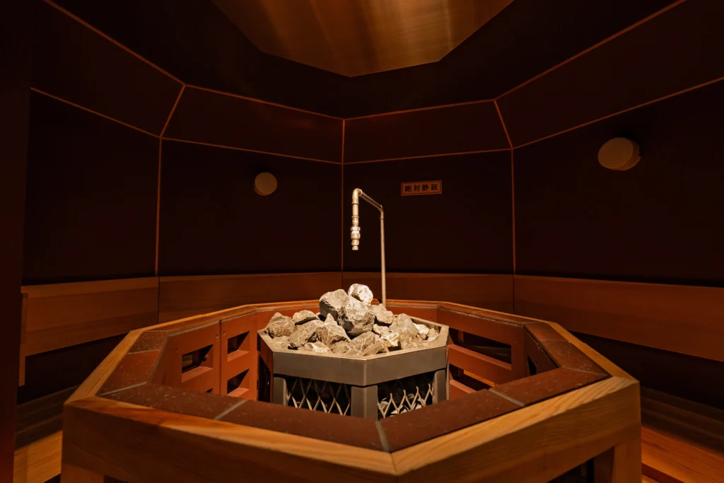 末端体温サウナ（フィンランド風フットレスト付きサウナ）